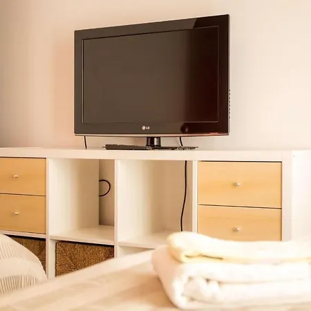 Central Downtown 2 Bed Apartment
