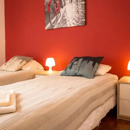 Central Downtown 2 Bed *