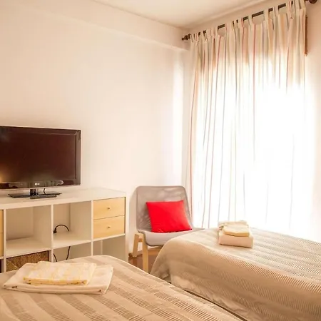 Central Downtown 2 Bed Apartment *